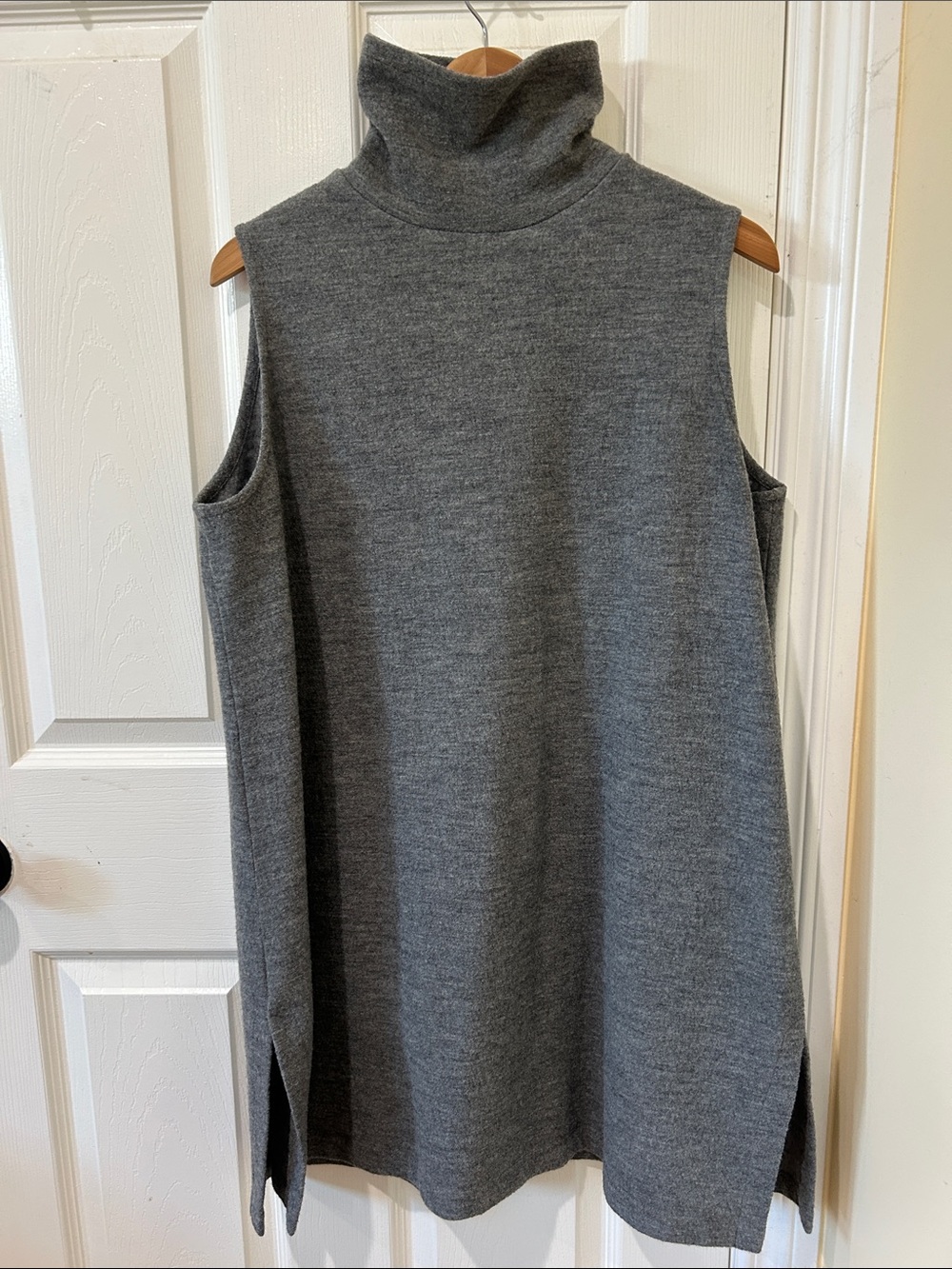 Sleeveless Turtleneck Knit Tunic - Gray